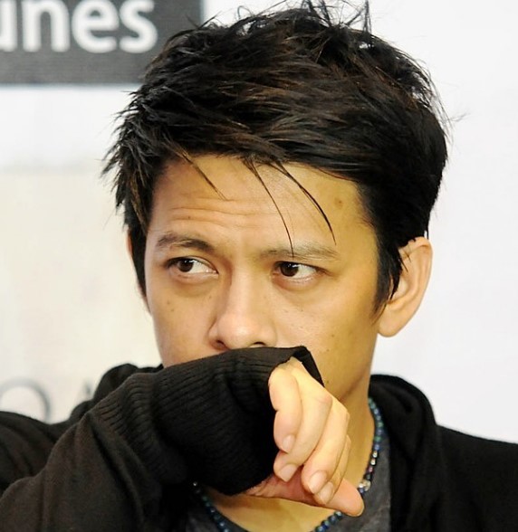 10 Gaya Rambut Ariel NOAH yang Keren Maksimal