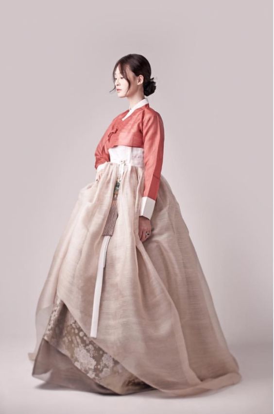 VACAY GUIDES : ONE DAY HANBOK - LEVINAPANGESTU