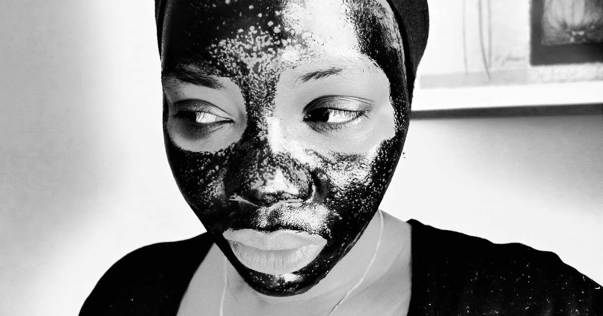 Le masque pour la personne avec largile noire et largile bleu clair