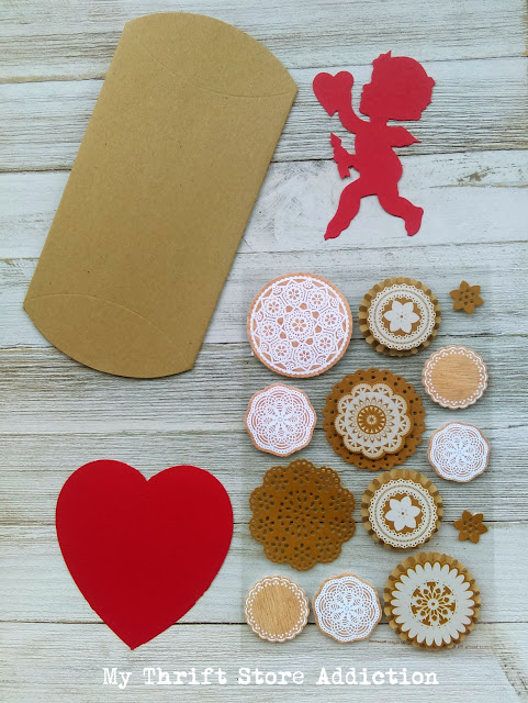 Create these simple treat boxes that can be filled with candy or small gifts for Valentines Day-in just 15 minutes! 15 minute Valentine treat gift boxes