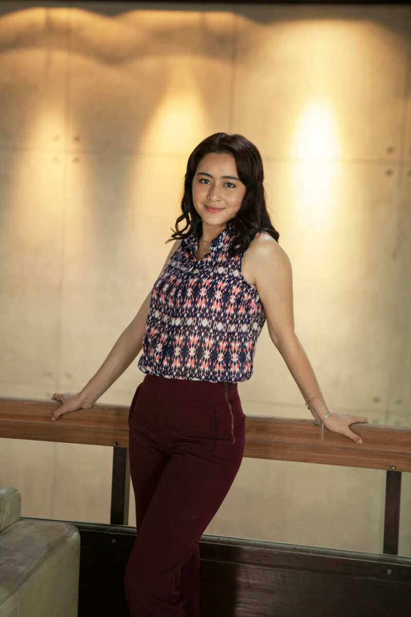 Laura Theux artis FTV manis Trasn TV