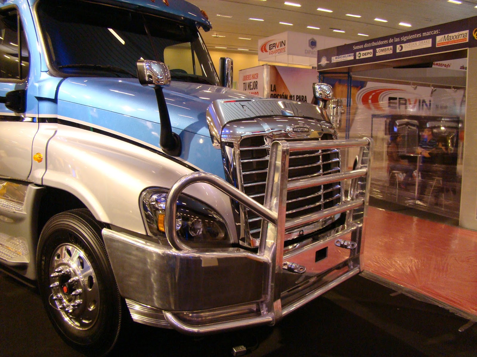 DIECIOCHO RUEDAS: FREIGHTLINER APUESTA POR CAMIONES PARA FULL TRAILER ...