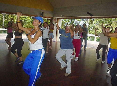 Bailoterapia para bajar de peso paso a paso