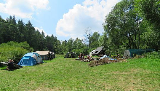Baza namiotowa „Radocyna” Oddziału Akademickiego PTTK w Krakowie. Baza namiotowa „Radocyna” Oddziału Akademickiego PTTK w Krakowie.