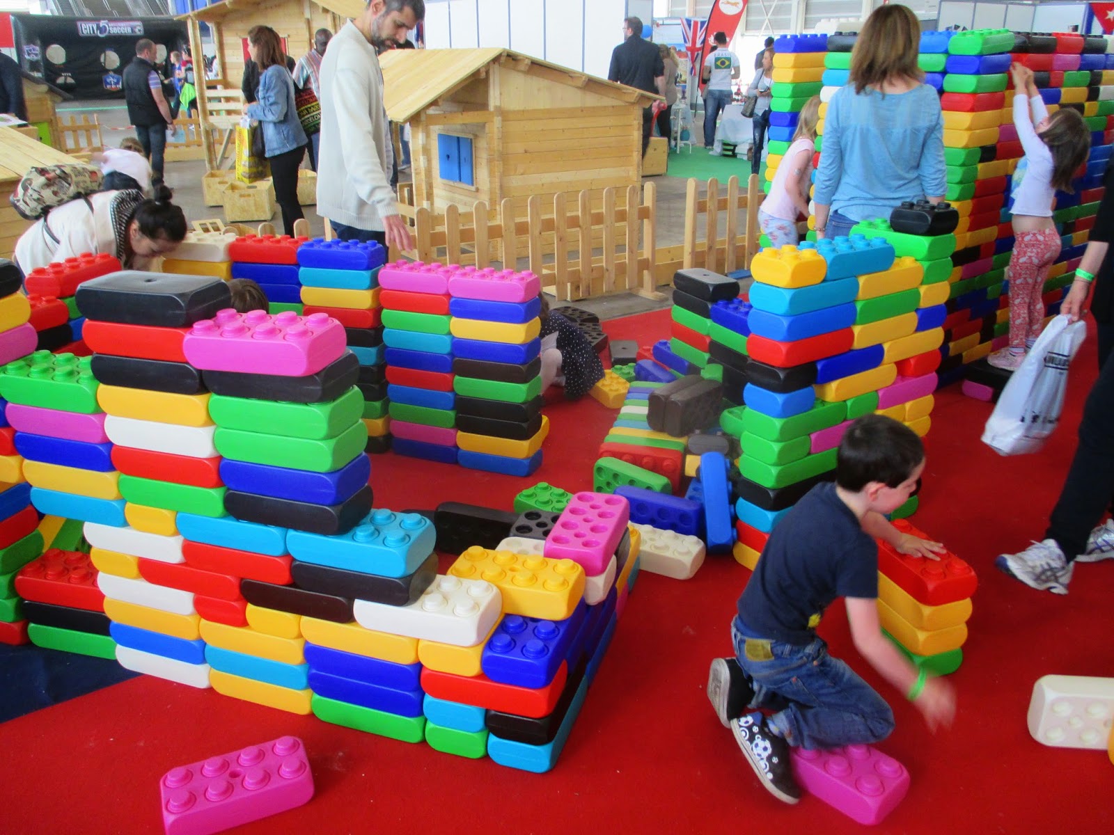 gonflalpes: Brick de construction g?�ante (type l?�go)