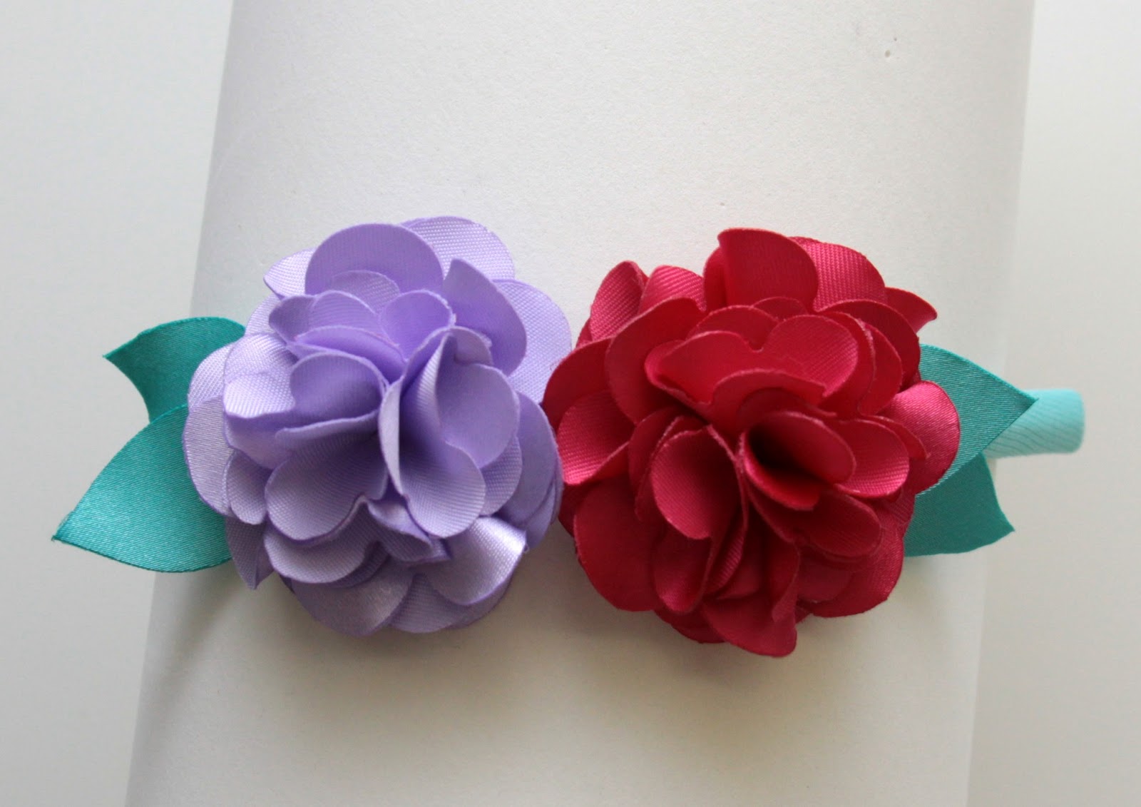 Maria Girafa Ateliê Acessórios Tiaras com flores de tecido.