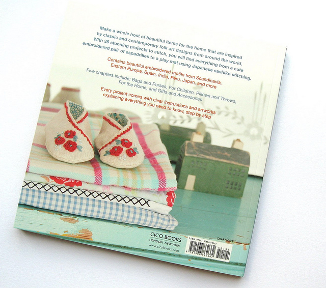Bugs and Fishes by Lupin: Book Review: Folk Art Needlecraft