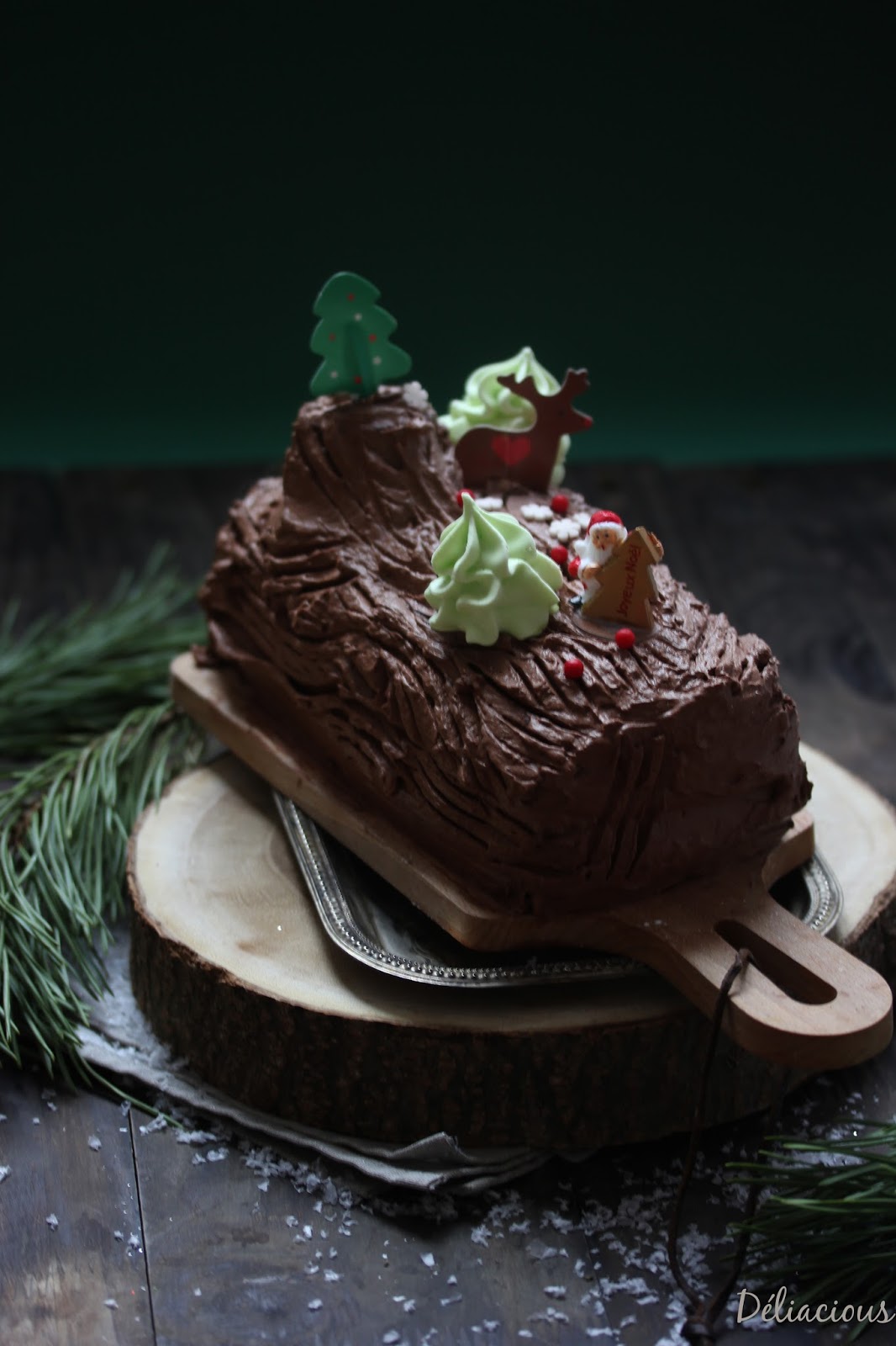 Chocolate Yule log (Bûche de Noël) - Les Chats Gourmets - Recettes