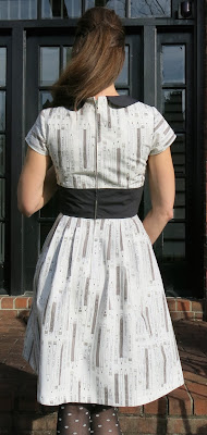 Cassie Stephens: DIY: A Pencil-Print Dress with a Peter Pan Collar ...