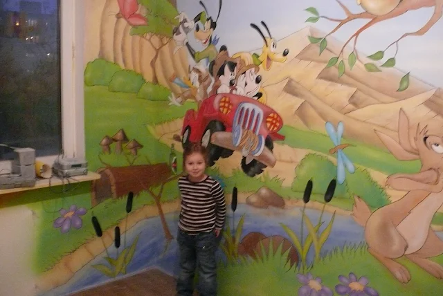 Malarstwo ścienne w pokoju dziewczynki, obraz 3D namalowany na ścianie
