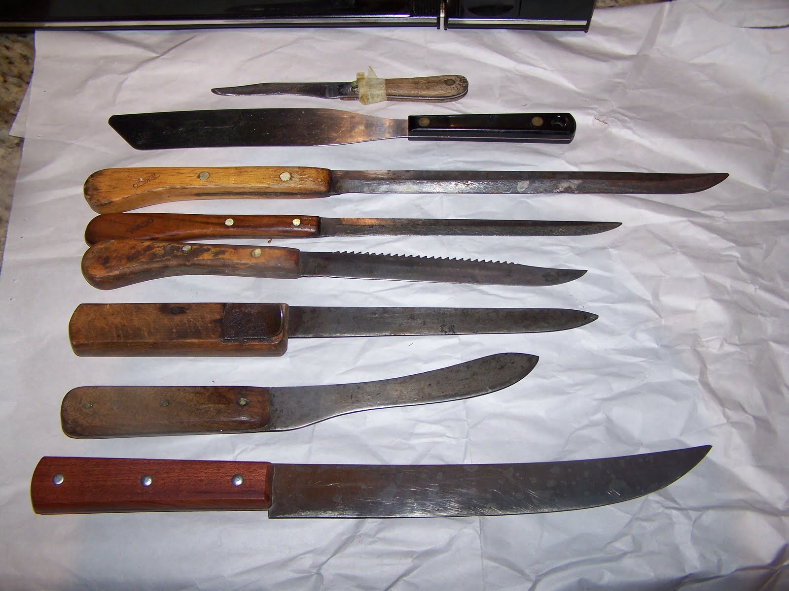 Can anyone identify these knives