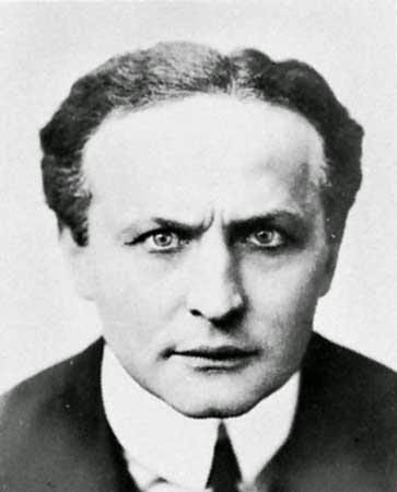 Harry Houdini 1874 – 1926 Ούγγρος μάγος