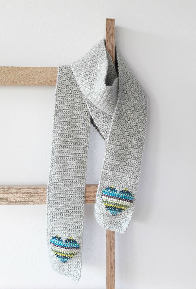 Scarf of hearts: free crochet and cross stitch tutorial | Happy in Red Scarf of hearts: free crochet and cross stitch tutorial | Happy in Red