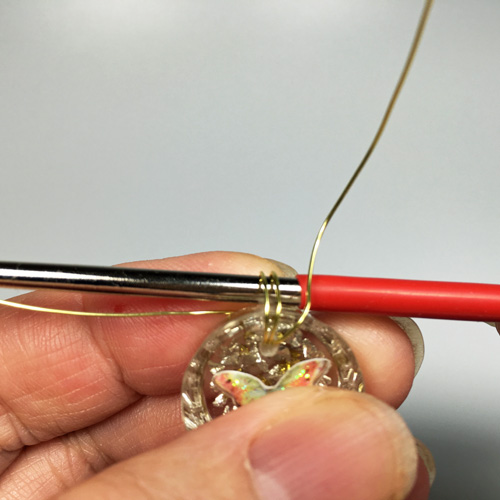 How to Make Coiled Wire Hinges to Connect 2 Hole Beads / The Beading Gem