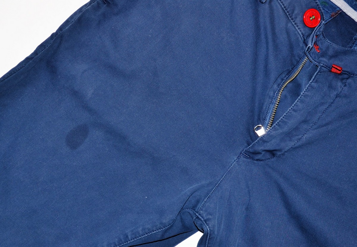 Jak odstranit mastný flek z kalhot?