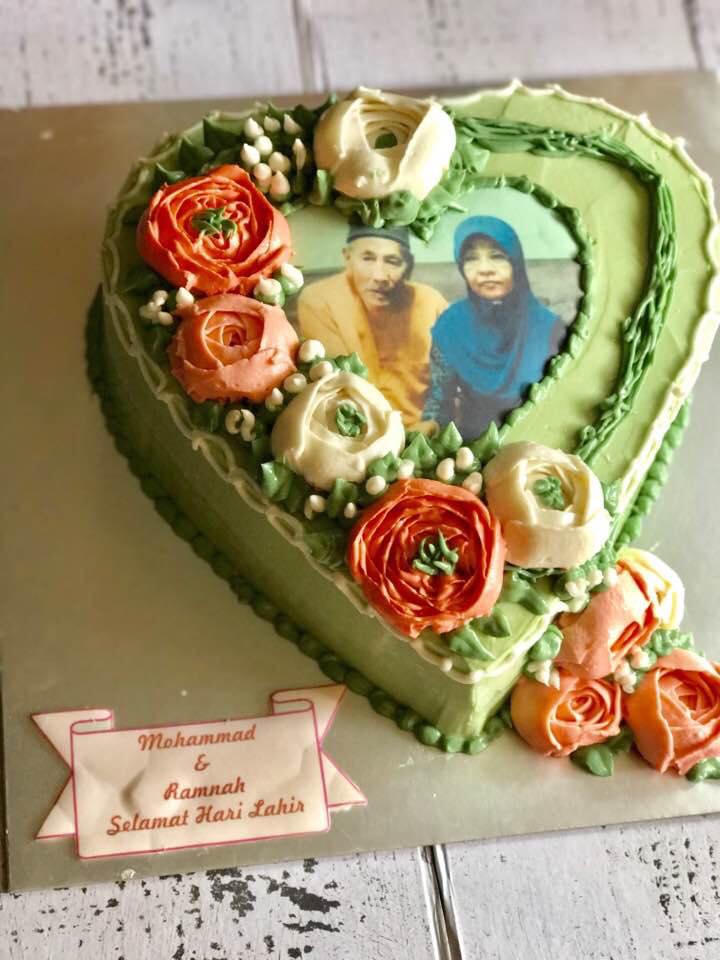 Izah's Kitchen Birthday cake for Mother, Halal korean buttercream cake