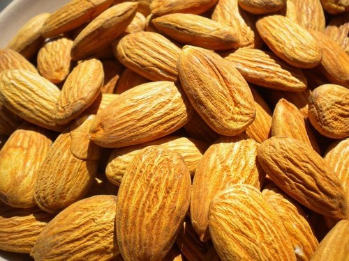Kacang Almond Kacang Almond