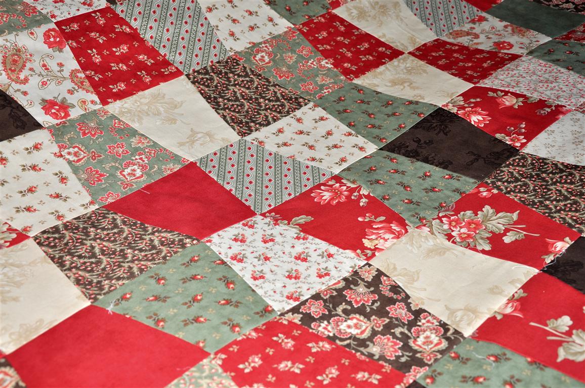 Cobblestone Quilting: Tumbler and log cabin --- working on TWO!