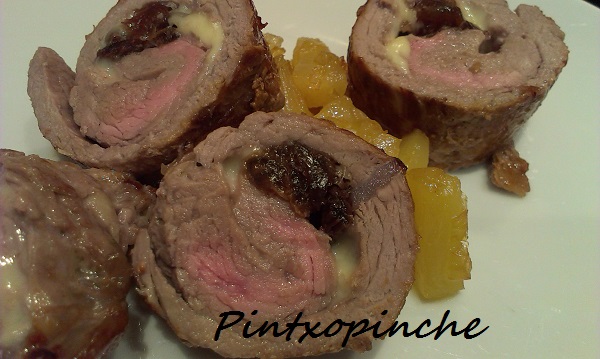 TERNERA RELLENA CON SALSA DE MANZANA ternera, PRINCIPALES, RECETAS SIN GLUTEN, manzana, fruta, navidad, queso, pasas, ternera rellena, salsa