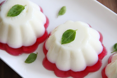 Panna cotta z galaretką truskawkową