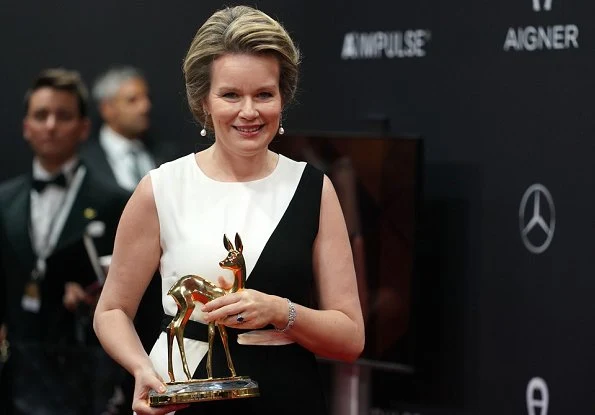 Queen Mathilde wore a two-tone crepe gown by Carolina Herrera. Bambi Awards at Festspielhaus. crystals and structure clutch