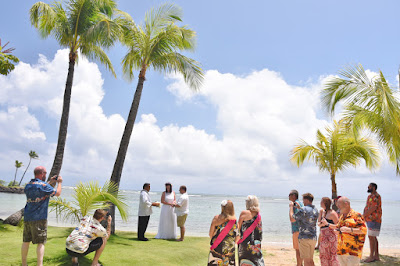 Australian Couple marries in Hawaii