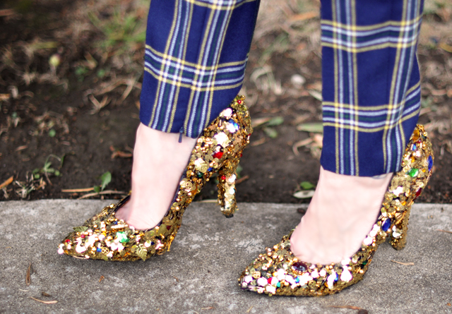 gold pumps, sequined shoes, embellished shoe DIY