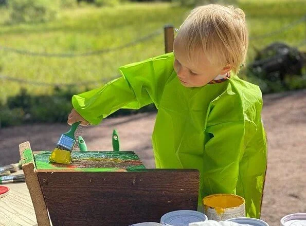 Prince Carl Philip, Princess Sofia and Prince Gabriel, Duke of Dalarna visited the Säterdalen nature reserve. Princess Sofia wore a beige blazer  by Andiata