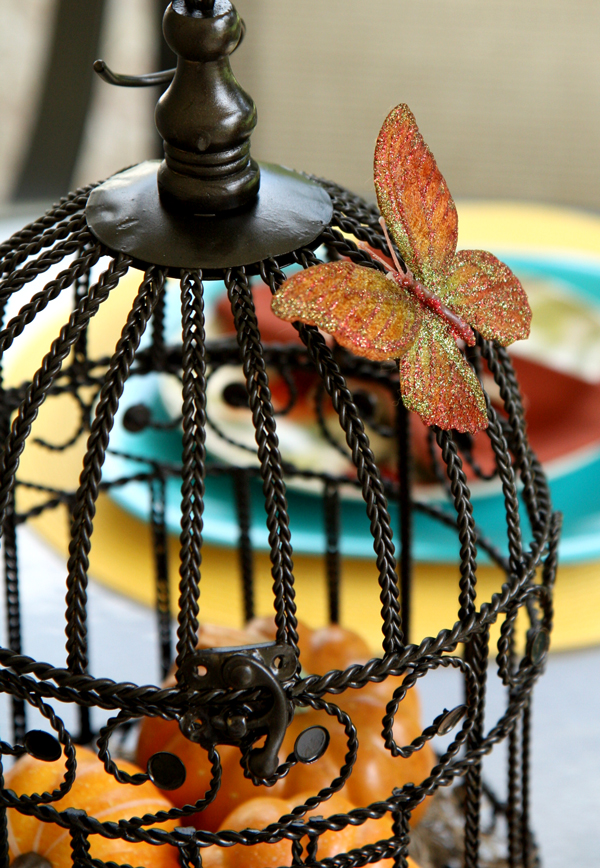 Bird cage makeover with spray paint