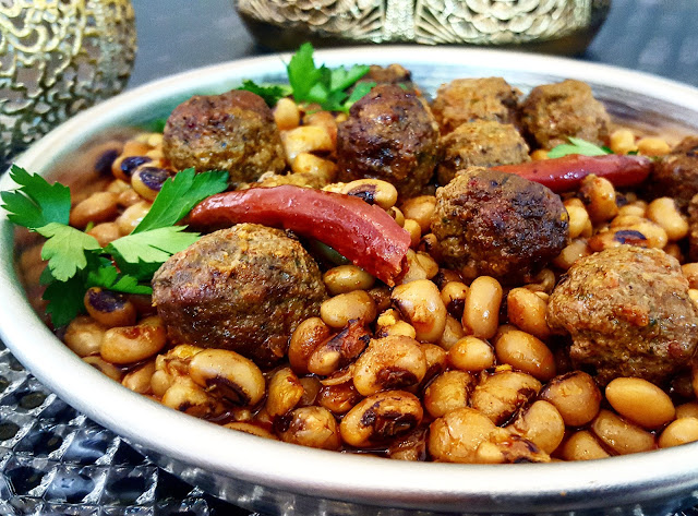 לוביה עם קציצות בקר בכמון וצ'ילי