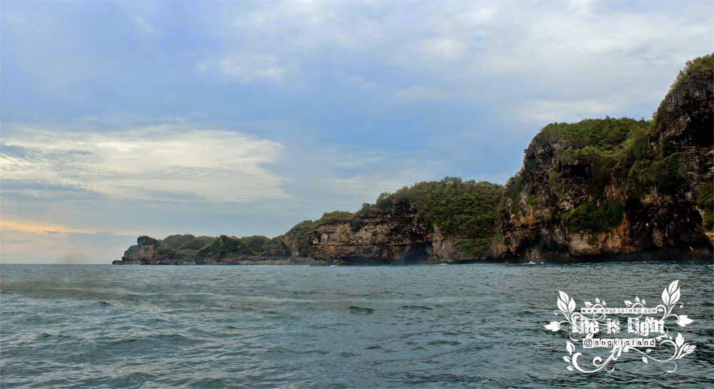 Tebing pantai Sadeng tebing Pantai Sadeng girisubo