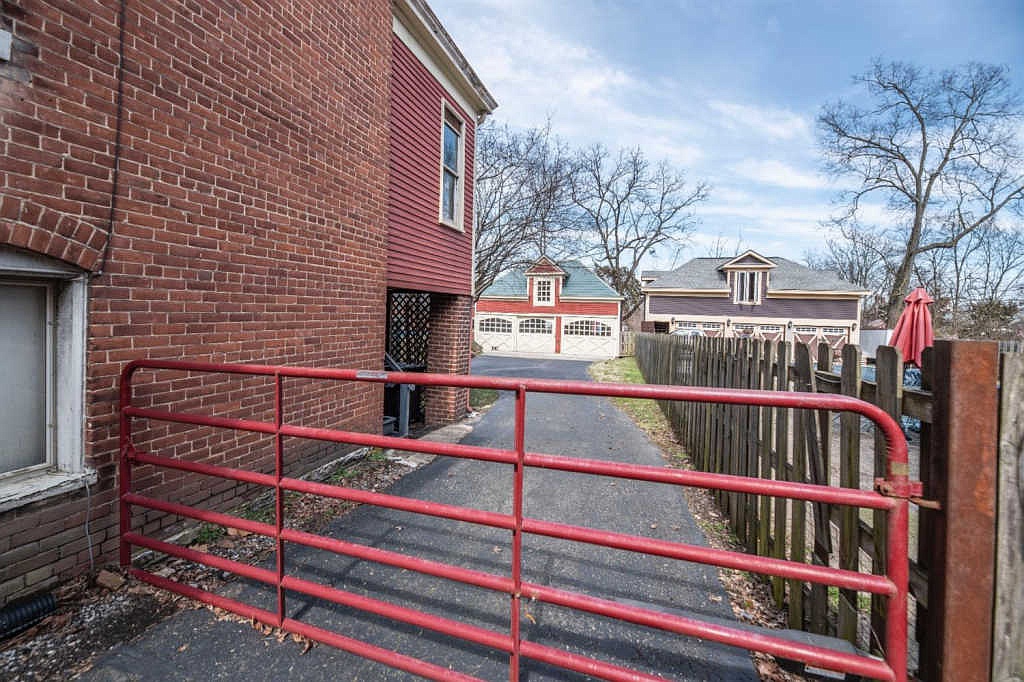Sweet House Dreams 1895 Queen Anne Victorian in Paris, Kentucky