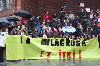 Medio millar de manifestantes protesta por el posible cierre del colegio La Milagrosa