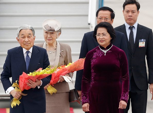 Emperor-Akihito-and-Empress-Michiko-3.jpg