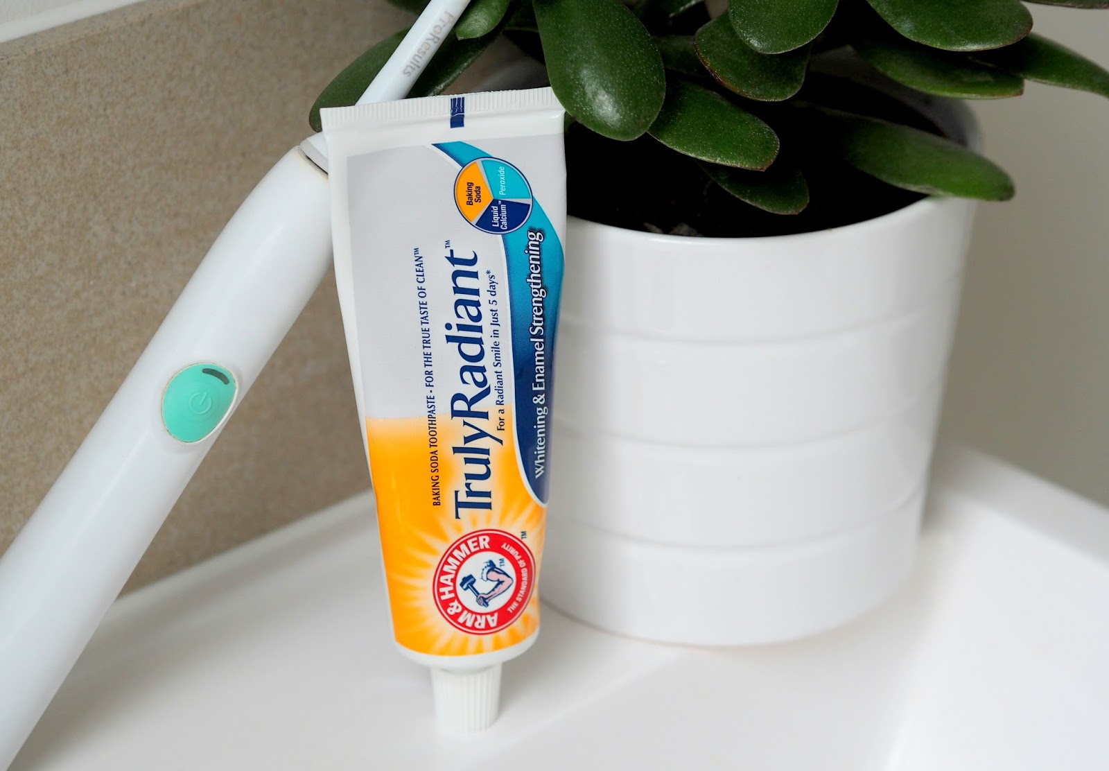 The Easy Way To Whiten Teeth The Beauty Informer