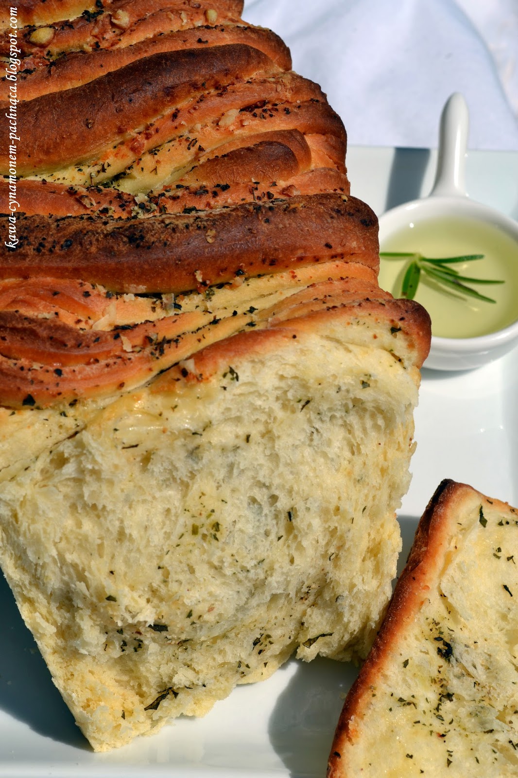 Kawa cynamonem pachnąca ZIOŁOWY CHLEBEK ODRYWANY