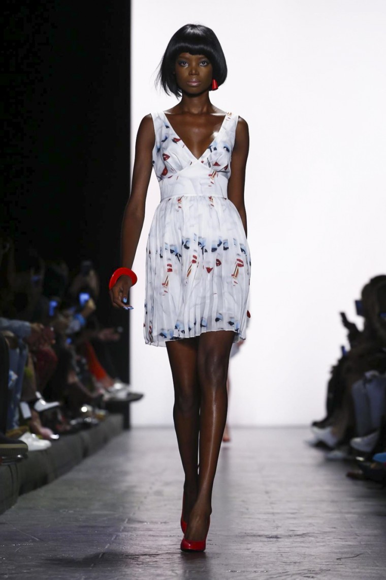 Jeremy Scott Spring Summer 2017 - New York Fashion Week jeremy-scott, jeremy-scott-spring-summer, jeremy-scott-printemps-ete, jeremy-scott-case, jeremy-scott-coque, bag-jeremy-scott, sac-jeremy-scott, tee-shirt-jeremy-scott, t-shirt-jeremy-scott, dress-jeremy-scott, robe, jeremy-scott, sweat-jeremy-scott, du-dessin-aux-podiums, dudessinauxpodiums