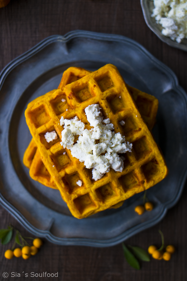 sia´s soulfood foodblog: Kürbis-Waffeln mit Feta