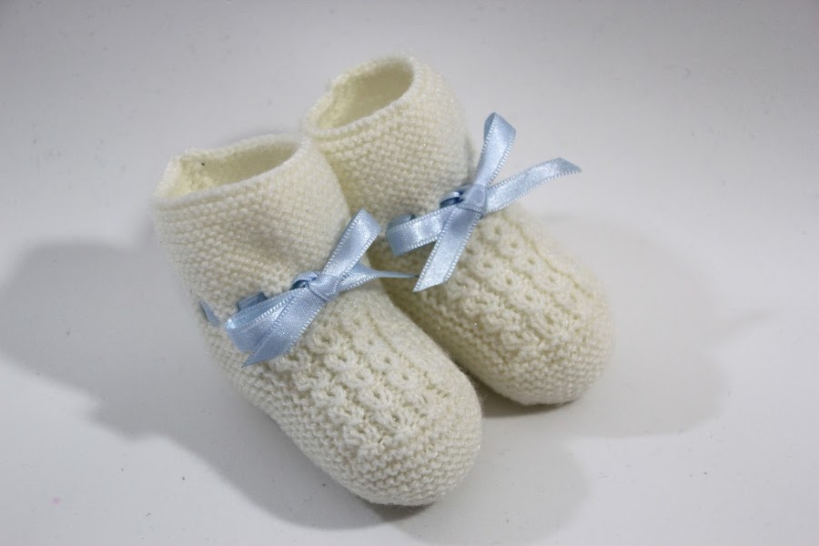 DIY Tutorial y patrones patucos de bebé tejidos con dos agujas