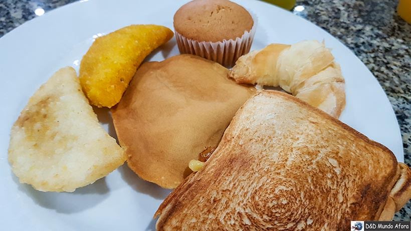 Café da manhã no hotel Cartagena Plaza - Diário de bordo: 4 dias em Cartagena, Colômbia Café da manhã no hotel Cartagena Plaza - Diário de bordo: 4 dias em Cartagena, Colômbia