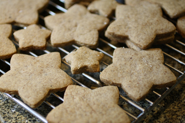 Galletitas de manteca dorada, café y canela / Spice brown butter cut-out cookies Galletitas de manteca dorada, café y canela / Spice brown butter cut-out cookies
