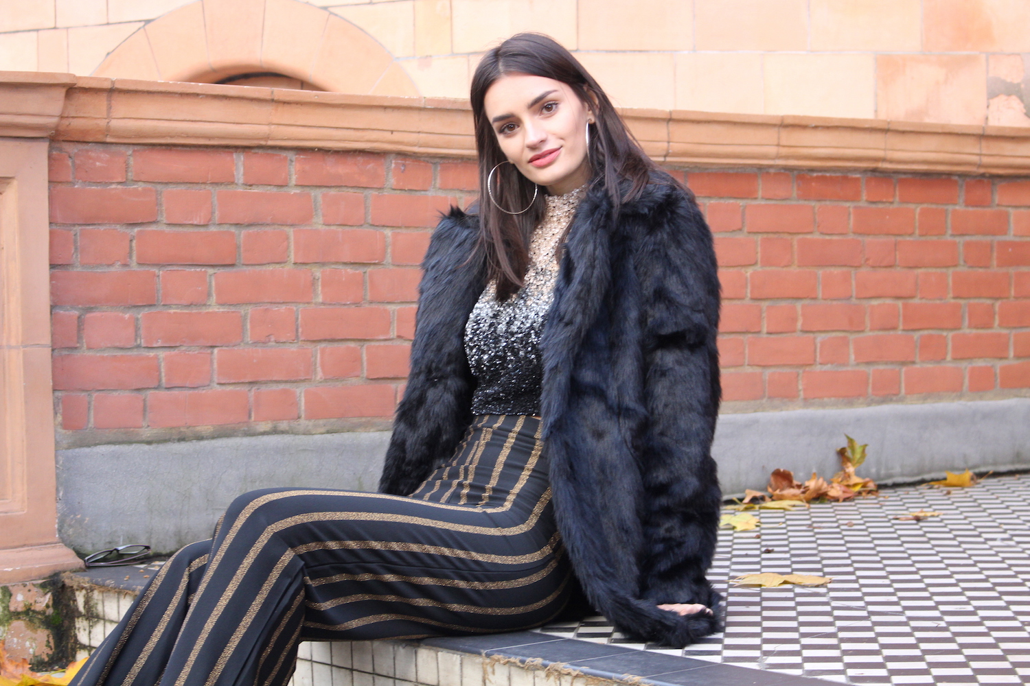 peexo fashion blogger wearing sequins and faux fur coat