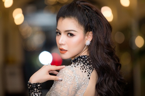 Á khôi Vy Marya thu hút mọi ánh nhìn của quan khách và giới truyền thông khi xuất hiện trong bộ cánh vô cùng ấn tượng.