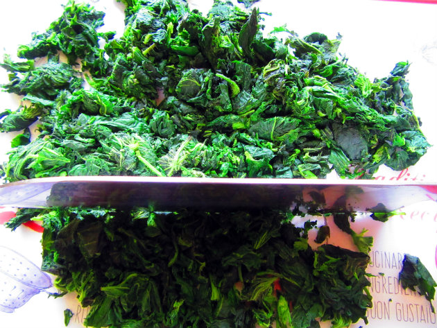 Pita s koprivom i jogurtom 2 korak pripreme Filo pie with nettles and yoghurt by Laka kuharica: Chop the nettles