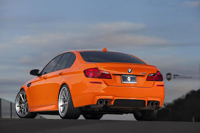 BMW M5 F10 в цвете Valencia Orange