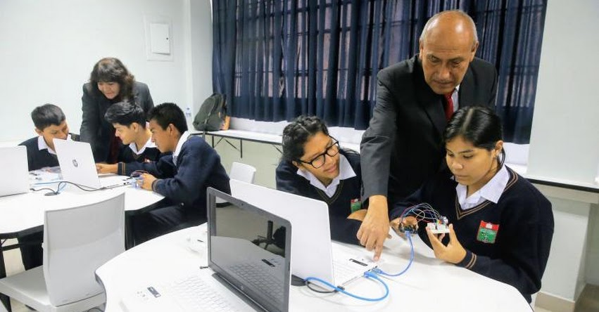 Programa UTK forma a escolares peruanos en tecnología para servir a sus comunidades Programa UTK forma a escolares peruanos en tecnología para servir a sus comunidades