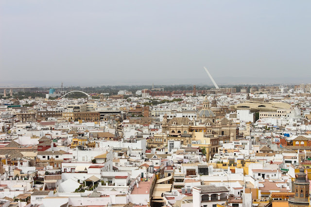 La Giralda La Giralda