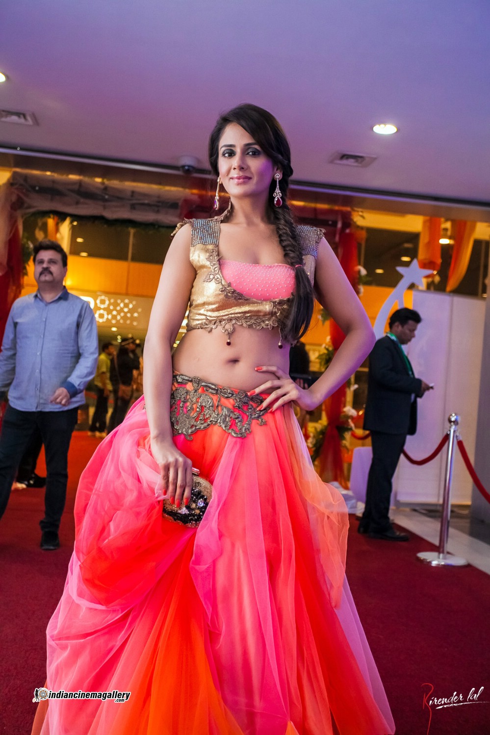 Parul Yadav latest hot navel show photos - Mallufun.com