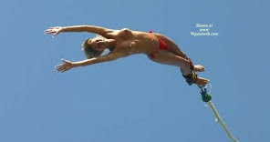 Bungy Jumping: Naked Bungee Jumping