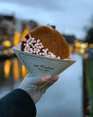 Van Wonderen Marshmallow and Chocolate Stroopwafel